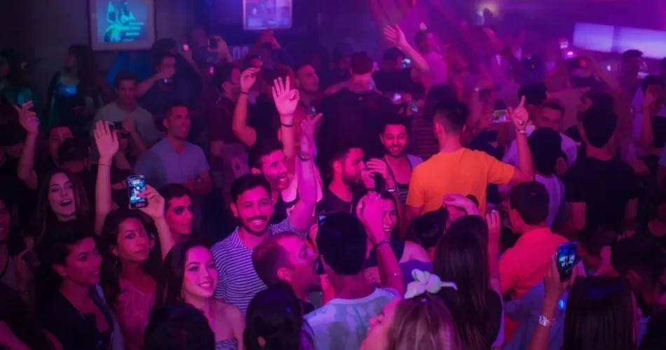 Los Angeles Nightlife Guide: Best Clubs, Rooftop Bars & Late-Night Hotspots