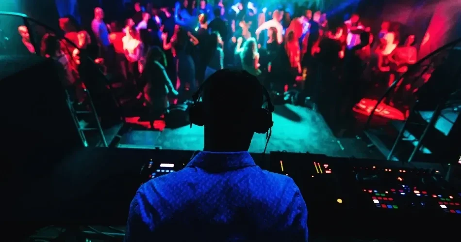 Los Angeles Nightlife Guide: Best Clubs, Rooftop Bars & Late-Night Hotspots